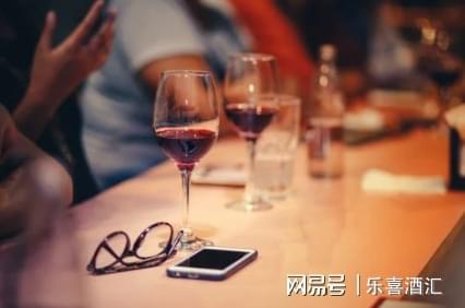 南宫NG28三个红酒误区你都知道吗？乐喜酒汇进口红酒连锁加盟启动(图1)